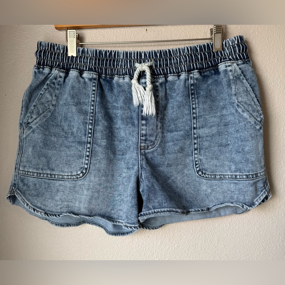 Maurices Blue Denim Drawstring Shorts Womens Size M Elastic Waistband